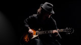 Blues man playing gibson guitar - thumbnail